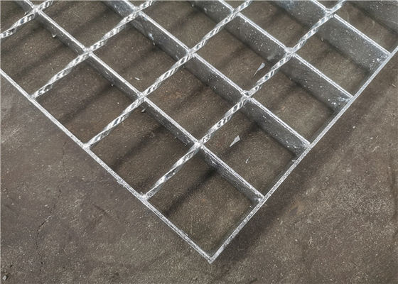 La grille en acier de plate-forme de l'acier au carbone Q235 a galvanisé la forme dentelée de place