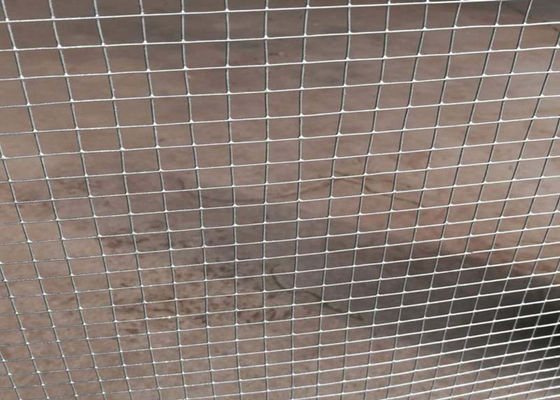 le fil soudé par 1.5*1.5cm Mesh Fence 4x8 a soudé des panneaux de fil pour la cage de poulet