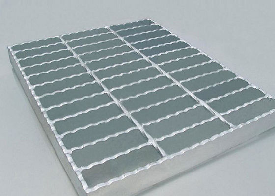 La construction métallique a crénelé le carbone moyen galvanisé de plate-forme discordante en acier
