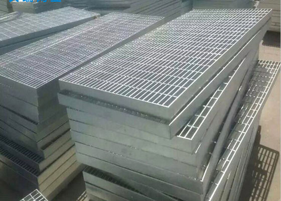 La preuve légère de dérapage de structure a soudé la longueur en acier de la grille 12m pour des allées
