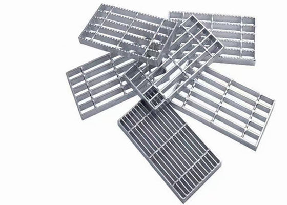 La protection de rouille a soudé la grille en acier 32x5mm que la place a crénelé non le glissement