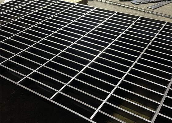 Q235 a soudé la grille en acier pour l'infiltration de route