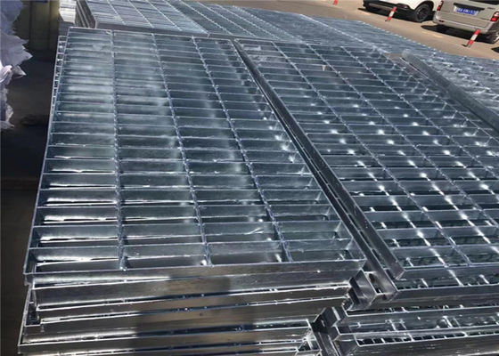 Q235 a soudé la grille en acier pour l'infiltration de route