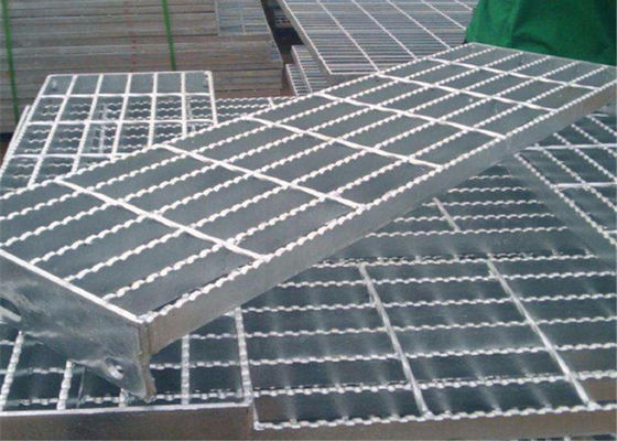 La preuve légère de dérapage de structure a soudé la longueur en acier de la grille 12m pour des allées