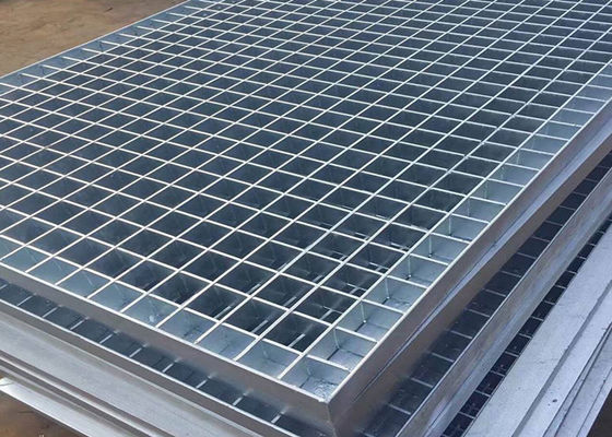 La protection de rouille a soudé la grille en acier 32x5mm que la place a crénelé non le glissement