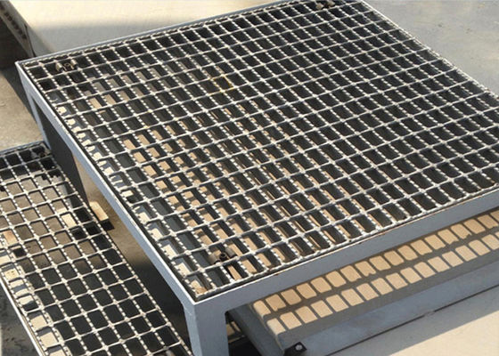 La preuve légère de dérapage de structure a soudé la longueur en acier de la grille 12m pour des allées