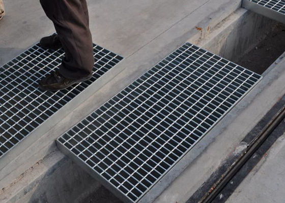 Métal de passerelle de drain de parc râpant la résistance à l'impact légère de 30X100mm