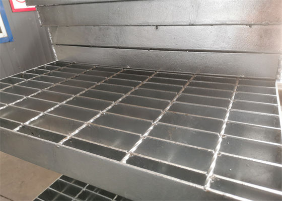 La structure légère a galvanisé les panneaux en acier de grille entourent le couvercle de fossés pour des écoles