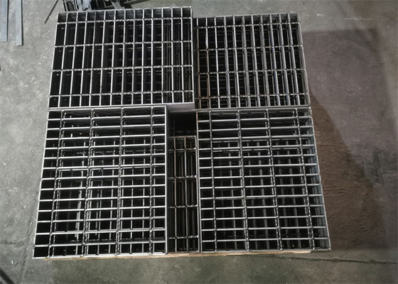 La structure légère a galvanisé les panneaux en acier de grille entourent le couvercle de fossés pour des écoles