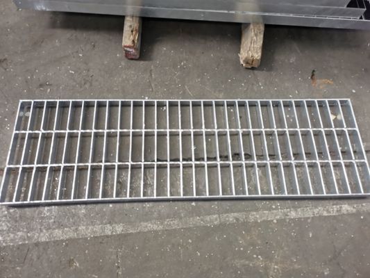 anti structure légère épaisse corrosive de la plate-forme 4mm de grille en métal de 50*5mm