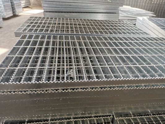 Type plat escalier en acier galvanisé par 76mm de dissipation thermique de grille râpant la norme de NAAMM