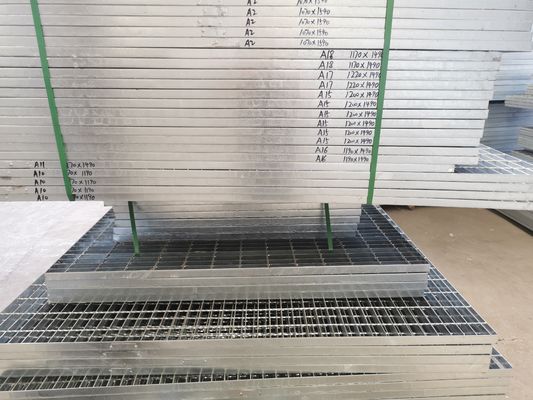 Type en acier usine de la largeur T4 de la grille 1m de composé de galvanisation d'immersion chaude d'ODM extérieure
