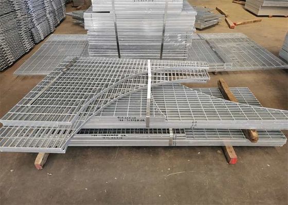 L'immersion chaude a galvanisé les grilles en acier d'allée râpant la forme adaptée aux besoins du client par 25*3mm