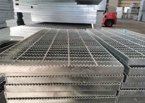 L'allée en acier galvanisée dentée râpe râper 6063 en aluminium pour le drain de stade