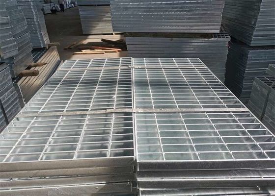le drainage résistant épais d'allée de 6mm râpe le type dentelé par 25x3mm