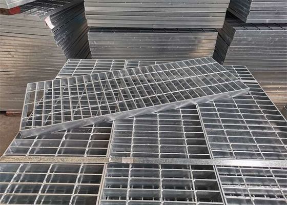 L'allée galvanisée par preuve du dérapage Q235 râpe la structure légère 32x5mm