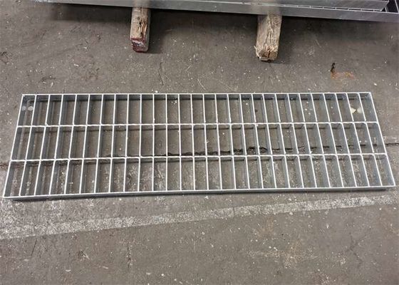 L'allée Q195 en acier extérieure râpe la grille