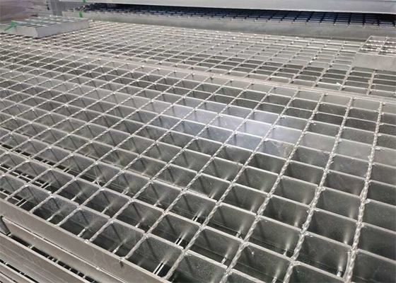 Bandes de roulement d'escalier industrielles de plate-forme 5mm discordants en acier épais pour le pont de chemin de fer