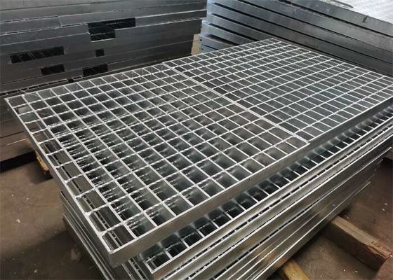 L'allée galvanisée par preuve du dérapage Q235 râpe la structure légère 32x5mm