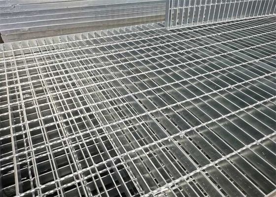 L'immersion chaude a galvanisé les grilles en acier d'allée râpant la forme adaptée aux besoins du client par 25*3mm