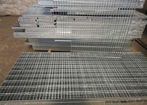 L'immersion chaude a galvanisé les grilles en acier d'allée râpant la forme adaptée aux besoins du client par 25*3mm