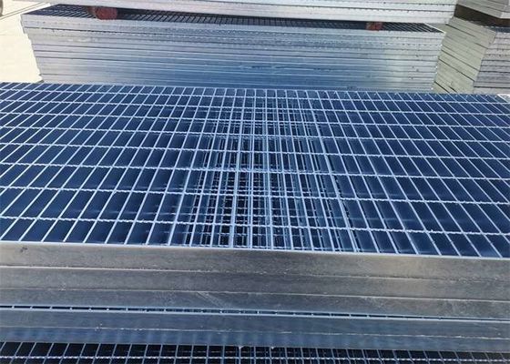 L'allée Q195 en acier extérieure râpe la grille