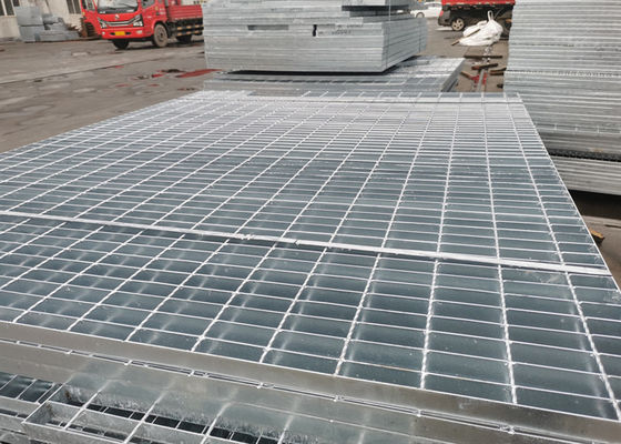 l'immersion chaude de 1000mm×6000mm a galvanisé la grille en acier soudée par résistance en acier de dérapage de trottoir