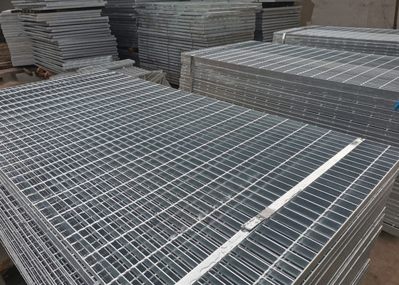 Le plancher argenté de l'acier inoxydable Q235 râpant l'immersion chaude a galvanisé de haute résistance