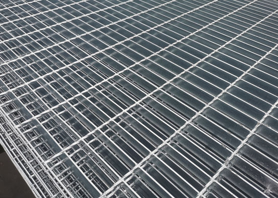 Le plancher argenté de l'acier inoxydable Q235 râpant l'immersion chaude a galvanisé de haute résistance