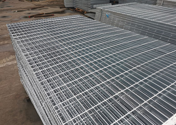 2 mètres de largeur de grille légère de passage couvert saupoudrent le soudage par pression de revêtement