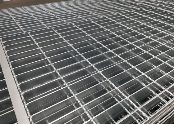 Grille en acier galvanisée dentelée d'immersion chaude de 30*100mm de haute résistance