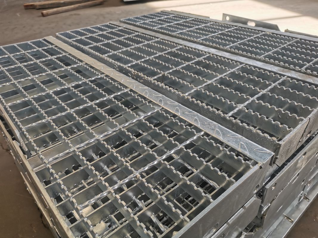 Type en acier usine de la largeur T4 de la grille 1m de composé de galvanisation d'immersion chaude d'ODM extérieure