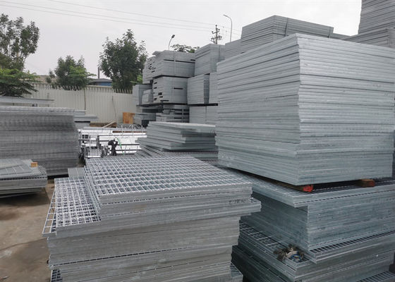 L'installation facile de vente chaude d'usine a galvanisé la grille en acier soudée pour le conduit d'évacuation