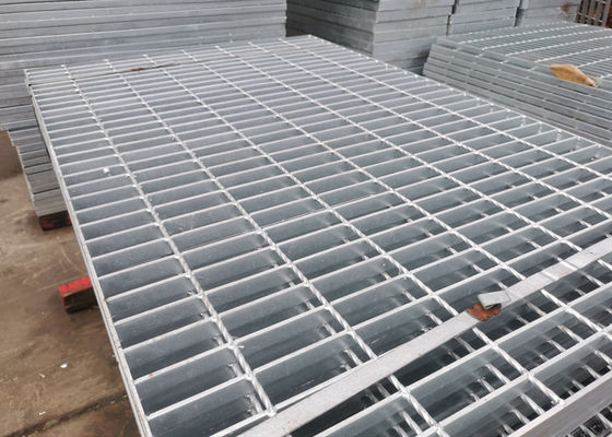 l'immersion chaude de 1000mm×6000mm a galvanisé la grille en acier soudée par résistance en acier de dérapage de trottoir